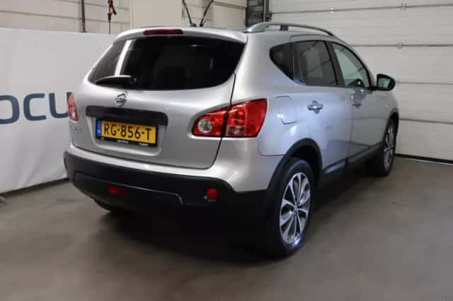 Nissan Qashqai (2009) thumbnail 6