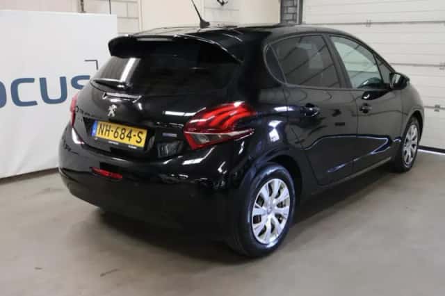 Peugeot 208 (2017) thumbnail 6