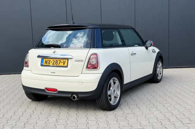 MINI Cooper (2008) thumbnail 6