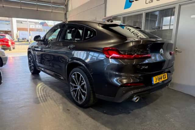 BMW X4 (2021) thumbnail 2