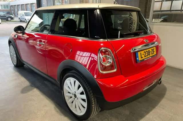 MINI Cooper (2012) thumbnail 2