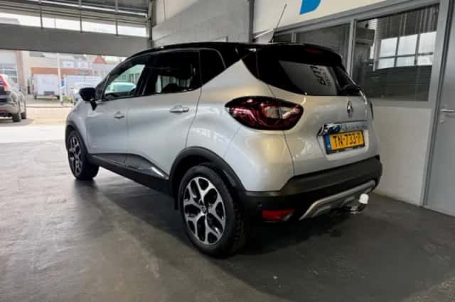 Renault Captur (2018) thumbnail 2