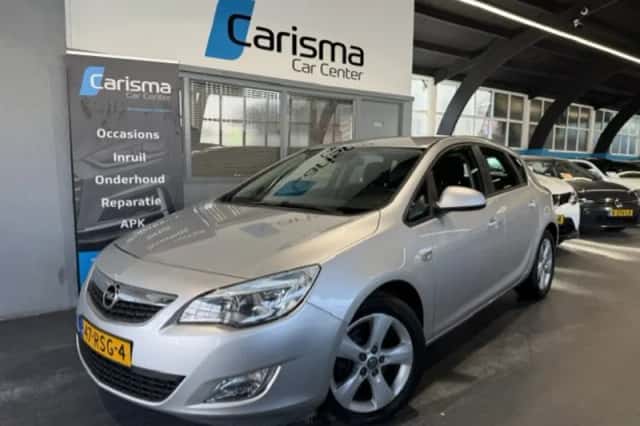 Opel Astra (2011) thumbnail 1