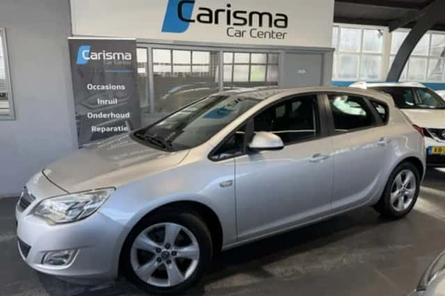Opel Astra (2011) thumbnail 2
