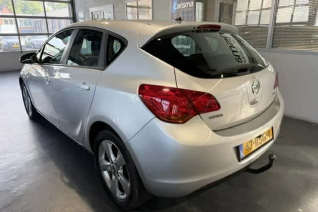 Opel Astra (2011) thumbnail 3