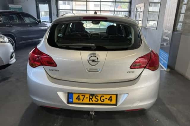 Opel Astra (2011) thumbnail 4