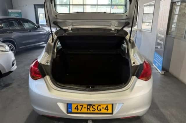 Opel Astra (2011) thumbnail 5