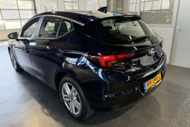 Opel Astra (2017) thumbnail 3