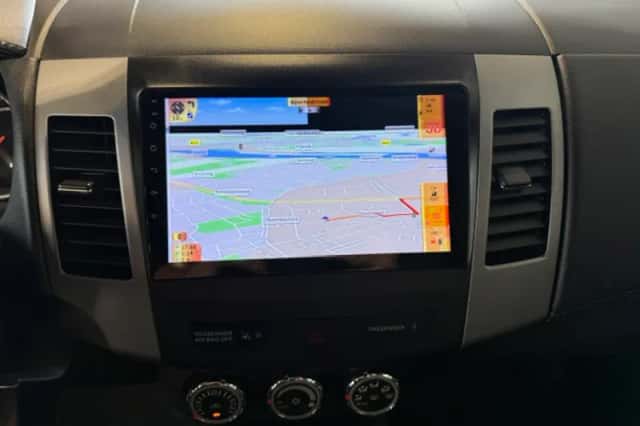 Mitsubishi Outlander (2011) thumbnail 4