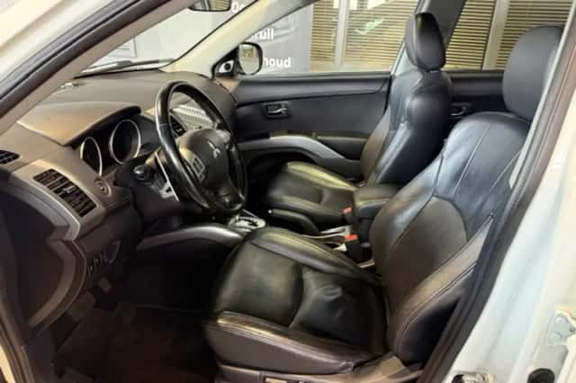 Mitsubishi Outlander (2011) thumbnail 6