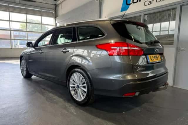 Ford Focus (2016) thumbnail 2