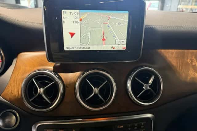 Mercedes-Benz GLA-Klasse (2016) thumbnail 6