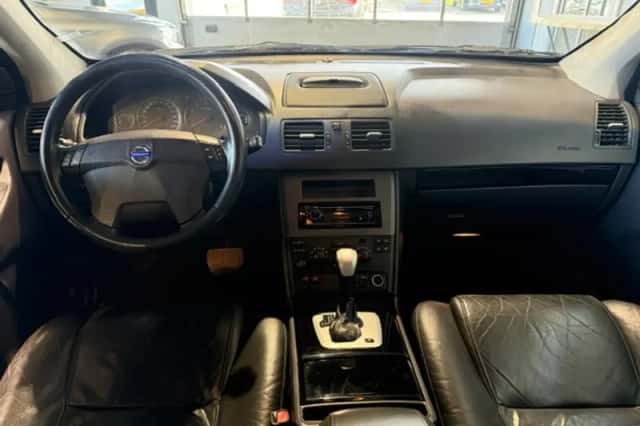 Volvo XC90 (2004) thumbnail 3