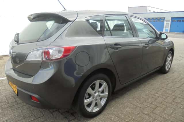 Mazda 3 (2010) thumbnail 5