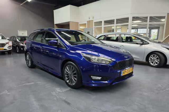 Ford Focus (2017) thumbnail 2