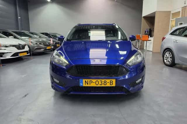 Ford Focus (2017) thumbnail 3