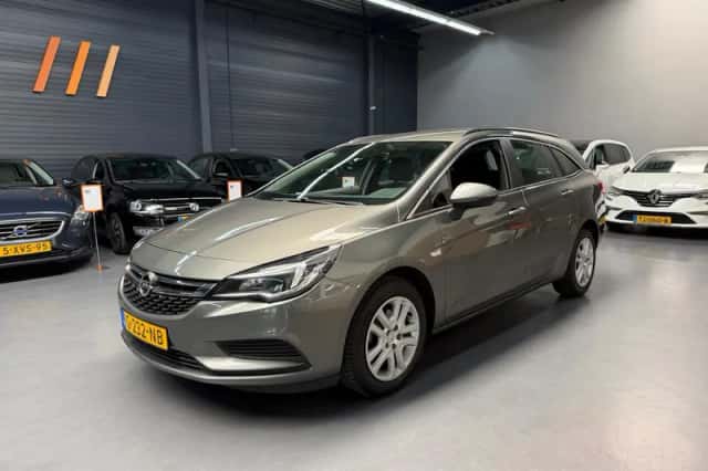 Opel Astra (2019) thumbnail 1