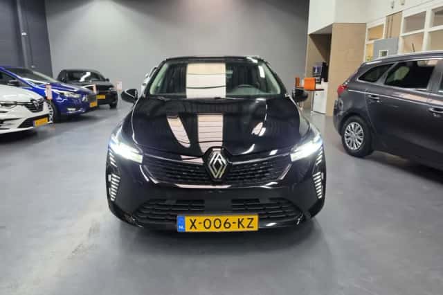 Renault Clio (2023) thumbnail 2