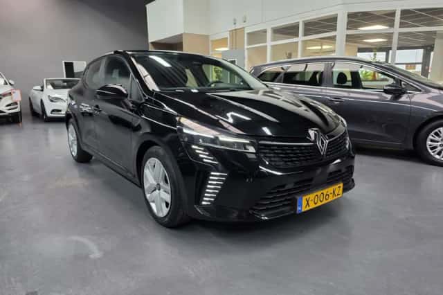 Renault Clio (2023) thumbnail 3