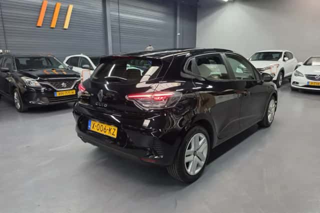 Renault Clio (2023) thumbnail 5