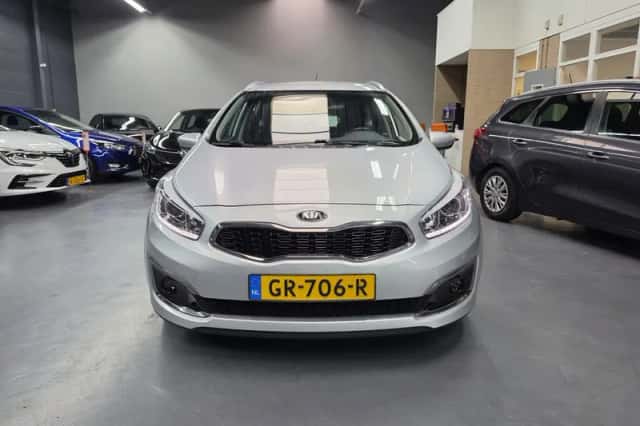 Kia Cee'd (2015) thumbnail 2