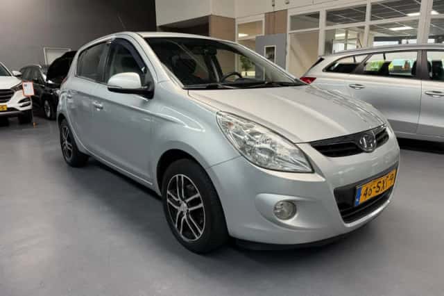 Hyundai i20 (2012) thumbnail 3