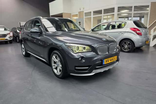 BMW X1 (2015) thumbnail 3