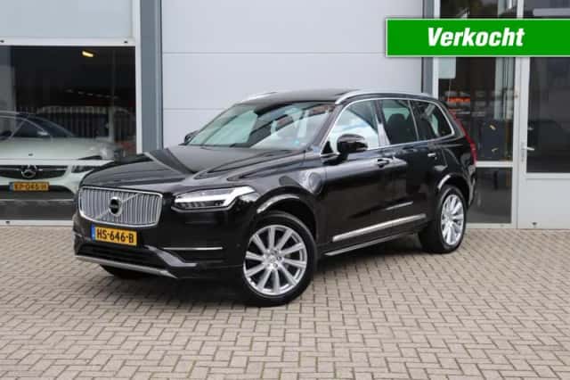Volvo XC90 (2015) thumbnail 1
