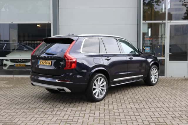 Volvo XC90 (2016) thumbnail 2
