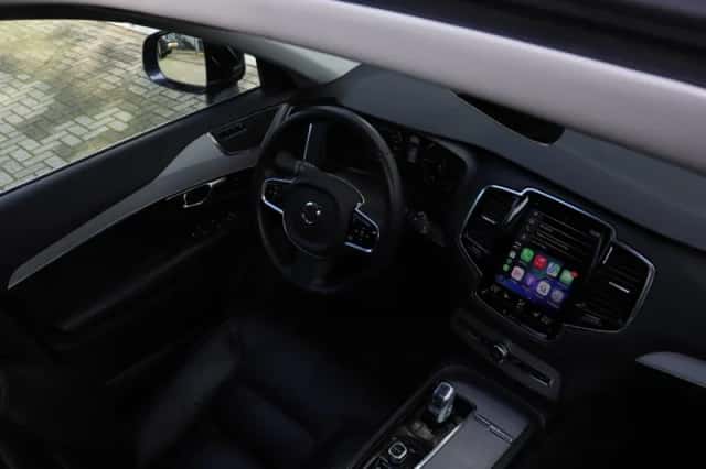 Volvo XC90 (2016) thumbnail 3