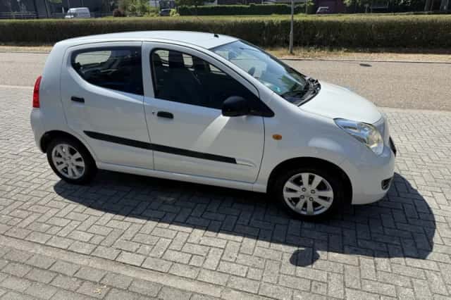Suzuki Alto (2015) thumbnail 5