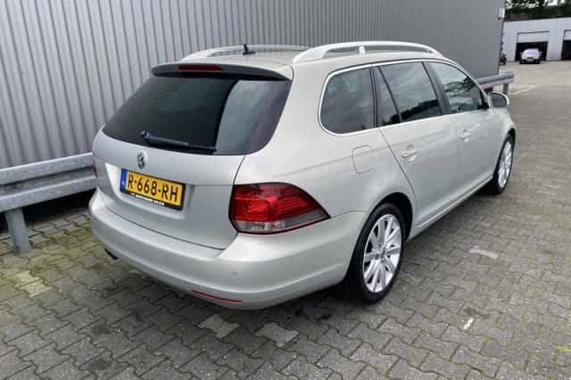 Volkswagen Golf (2011) thumbnail 2