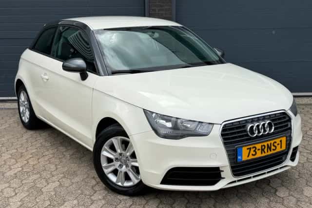 Audi A1 (2011) thumbnail 2