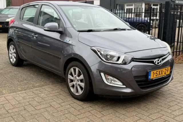Hyundai i20 (2014) thumbnail 2