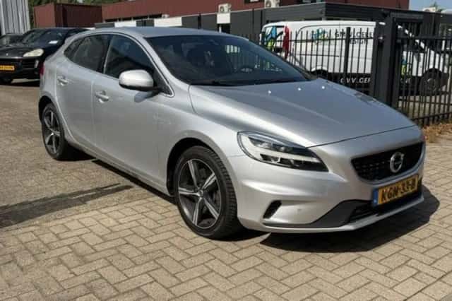 Volvo V40 (2019) thumbnail 2
