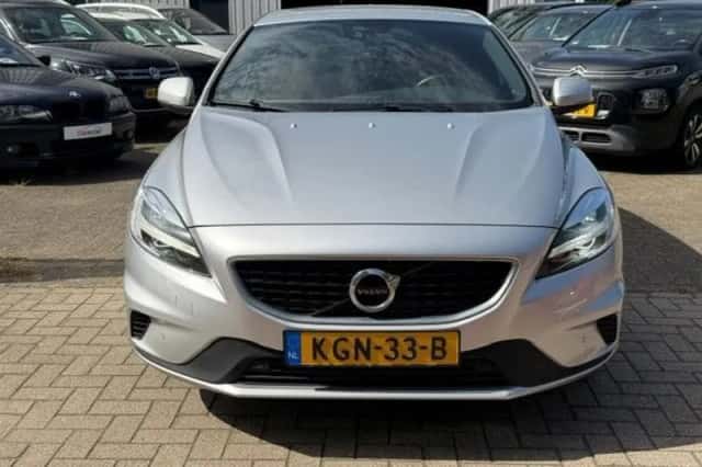 Volvo V40 (2019) thumbnail 3