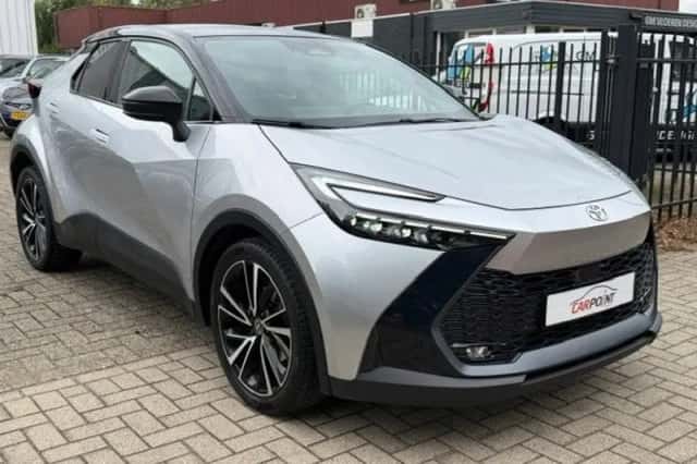 Toyota C-HR (2024) thumbnail 2