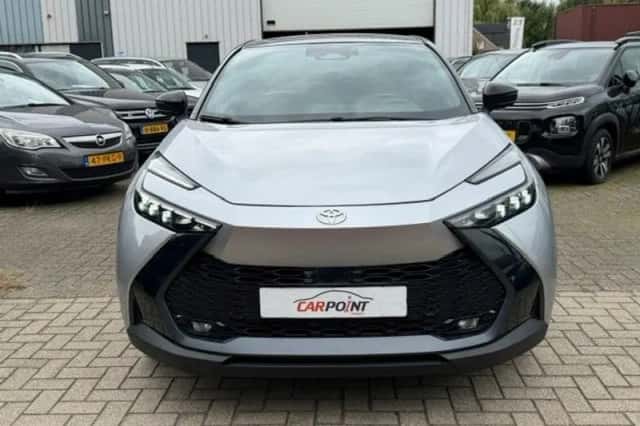 Toyota C-HR (2024) thumbnail 3
