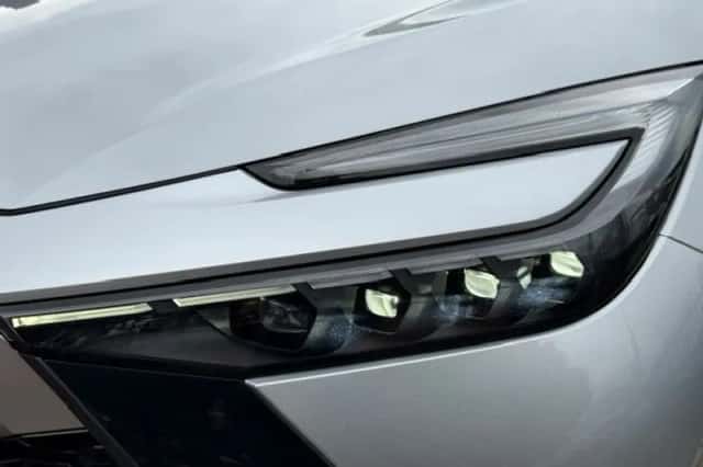Toyota C-HR (2024) thumbnail 4