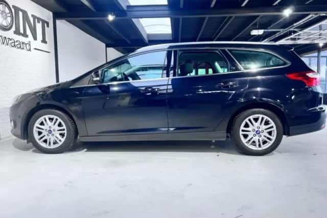 Ford Focus (2012) thumbnail 3