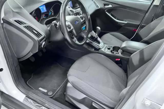 Ford Focus (2013) thumbnail 4