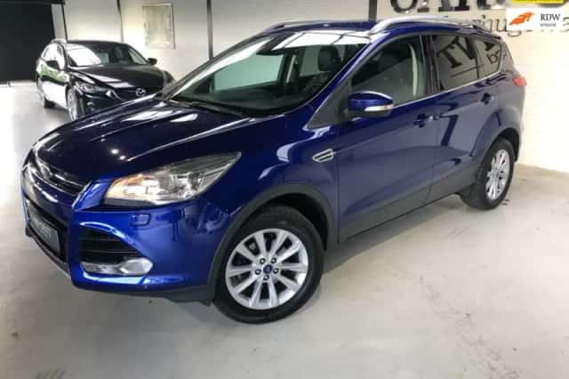 Ford Kuga (2016) thumbnail 1