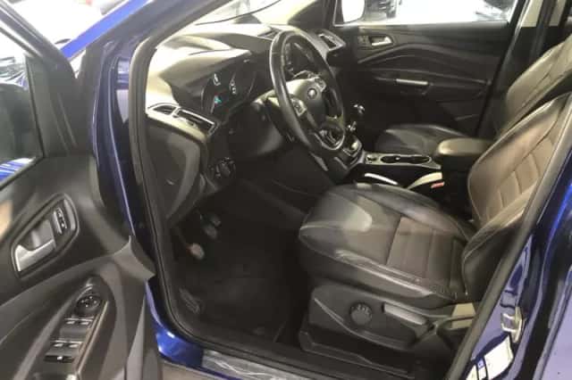 Ford Kuga (2016) thumbnail 3