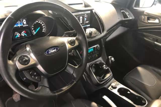 Ford Kuga (2016) thumbnail 5