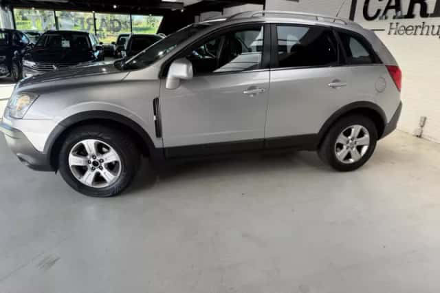 Opel Antara (2010) thumbnail 2