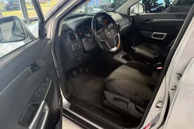 Opel Antara (2010) thumbnail 3
