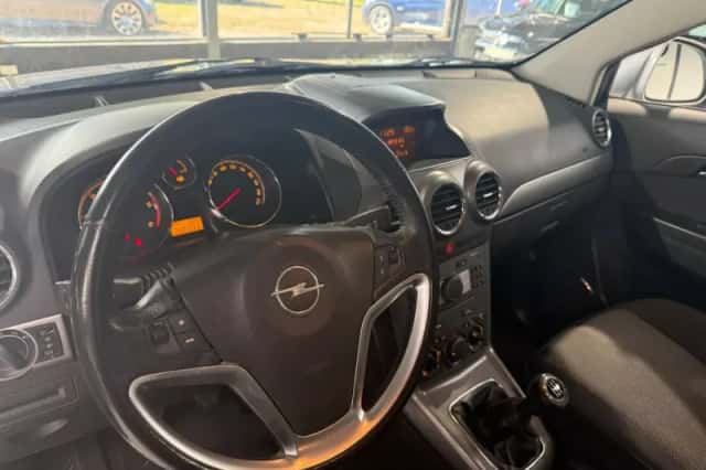 Opel Antara (2010) thumbnail 4