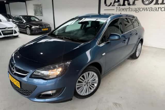 Opel Astra (2014) thumbnail 2