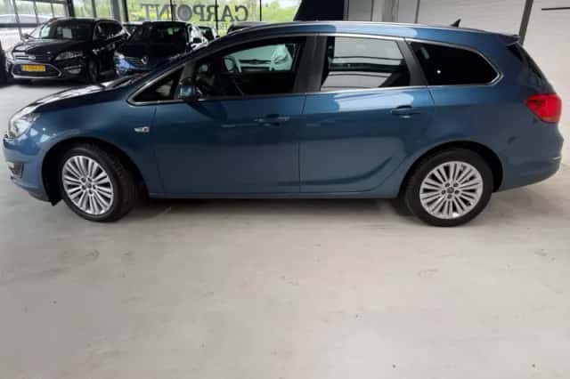Opel Astra (2014) thumbnail 3