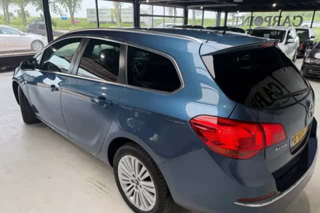 Opel Astra (2014) thumbnail 4